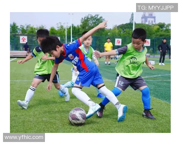 足球巨星之子踏上绿茵场追逐梦想延续父辈辉煌未来