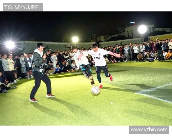 足球巨星化身街头达人即兴测试球技引爆观众热情